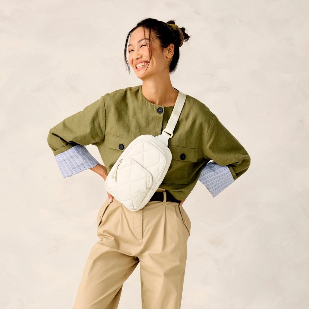 🌸Vera Bradley Featherweight Lorman Sling Backpack Bag in Pumice Stone Cream🌸